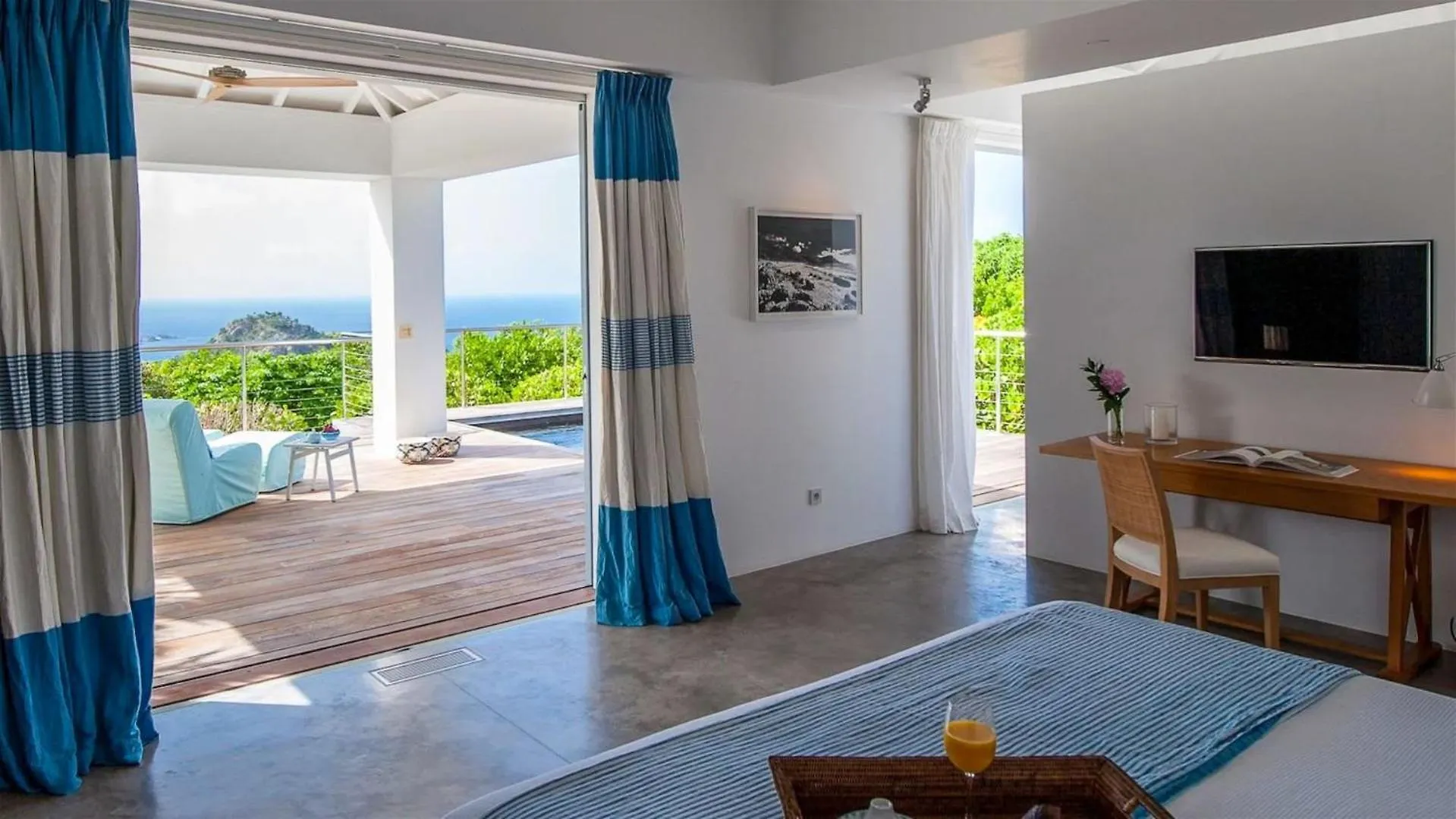 Luxe Haven With Splendid Hill And Ocean Views Βίλα Γουσταβία