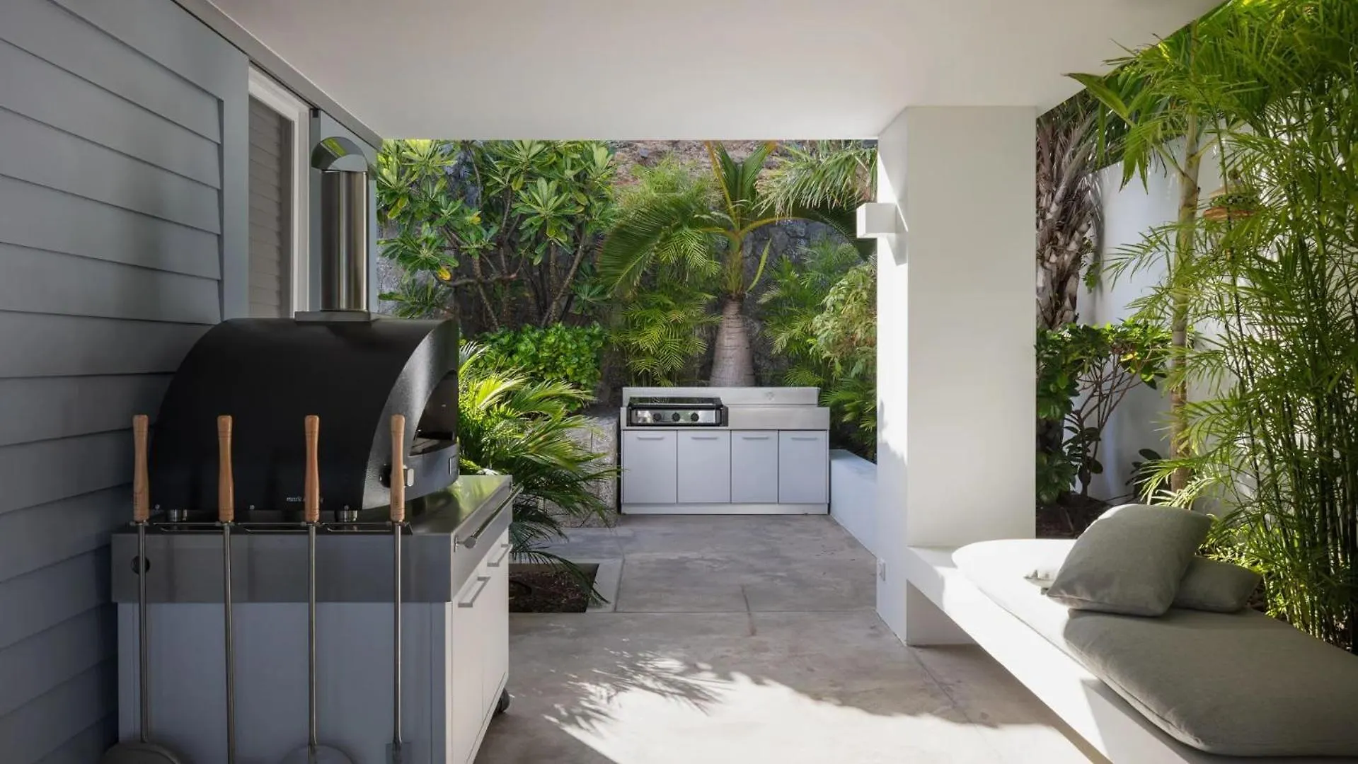 Luxe Haven With Splendid Hill And Ocean Views Βίλα Γουσταβία